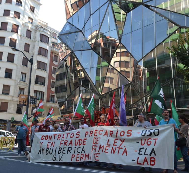 Ambuibericako langileek Eusko Jaurlaritzaren aurrean egin dute protesta