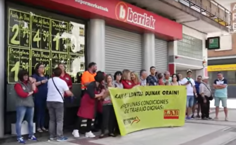 Berriak supermerkatuetan gaurko deitutako lanuzteak bertan behera utzi dituzte, langile-batzarrak berretsi behar duen akordioa lortu delako
