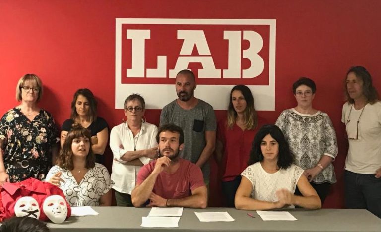 Medikuntza sozialeko langileek lan-baldintza txarrak salatu zituzten atzo Baionan