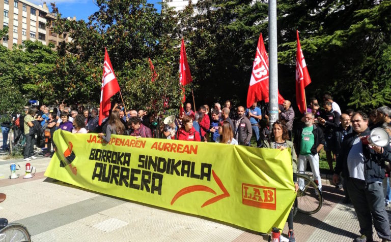 Gasteizko epaitegietara ere eraman dugu jazarpen sindikalaren salaketa