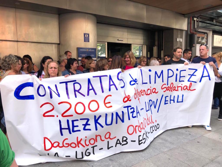 EAEko Hezkuntza eta EHUko garbitzaile azpikontratatuen borrokak aurrera jarrai, ikasturte berrian ere