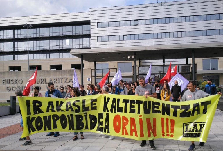 Lakuan mobilizatu gara, EAEko irakaskuntza publikoko ordezkapenetan kaltetutako irakasleentzat konponbide eske