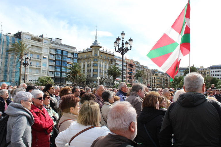 Pentsiodunen borrokarekin bat egitera deitzen ditugu langileak, Pertsona Nagusien Nazioarteko Egunean