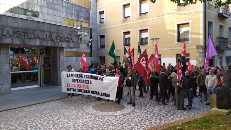 “Hitzarmen duin bat lortu arte ez da bakerik egongo”, adierazi dute Bizkaiko metalgintzako langileek