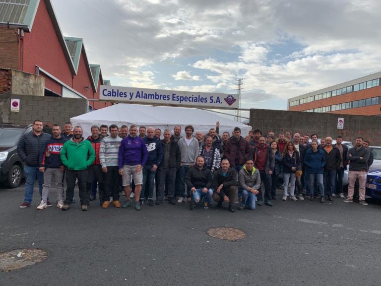 Cables y Alambres enpresako langileek Vicinay taldeak gelditutako jarduerari ekin diote berriro