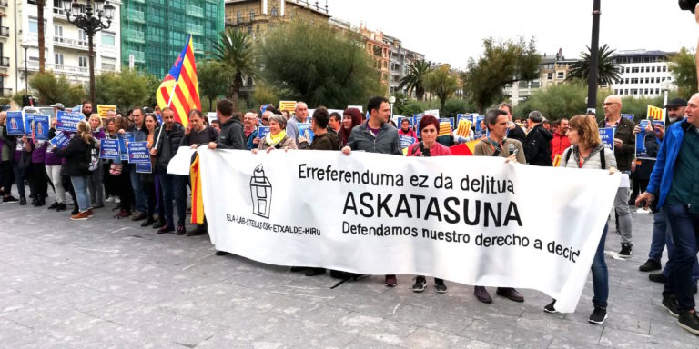 Espainiako Estatuaren izaera antidemokratikoa salatu dugu kale eta lantokietan, Kataluniako herriari elkartasuna adierazita