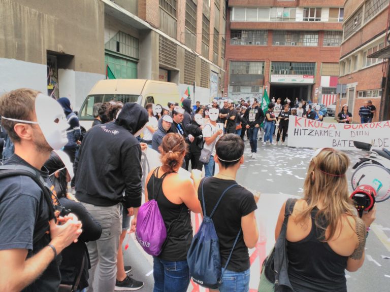 Bi asteko grebari ekin diote Bizkaiko kirolguneetako langileek