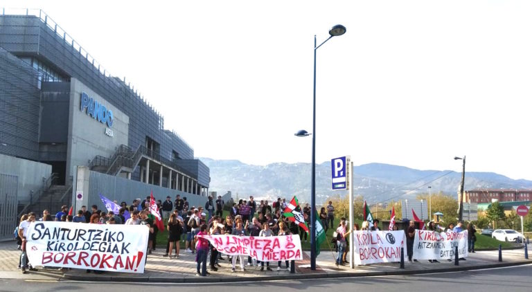 Portugalete eta Santurtzin mobilizatu dira Bizkaiko kirolguneetako langileak