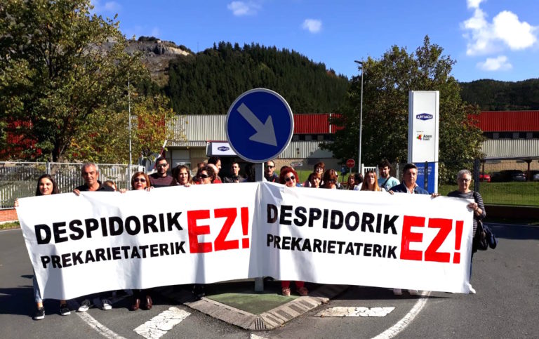 Orozkoko Galletas Artiach enpresak kaleratutako sei emakumeei babesa agertu diegu, biharko epaiketaren bezperan