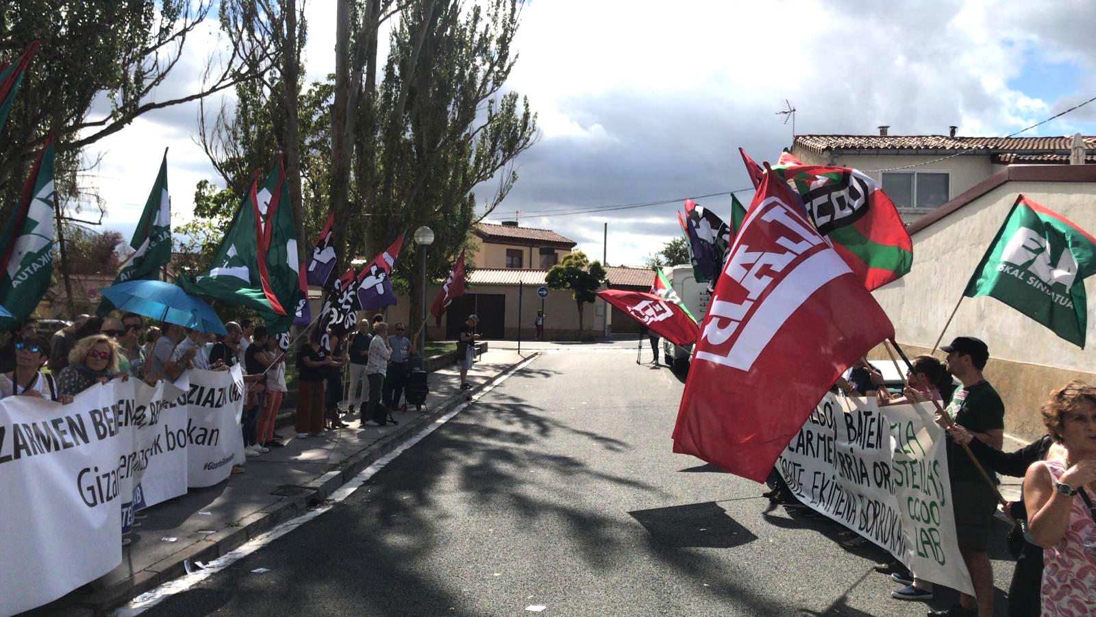 Protesta llevada a cabo ante el acto de inauguración del presente curso.