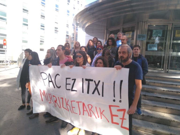 Gasteizko San Martingo PAC-aren itxieraren aurka mobilizatu gara