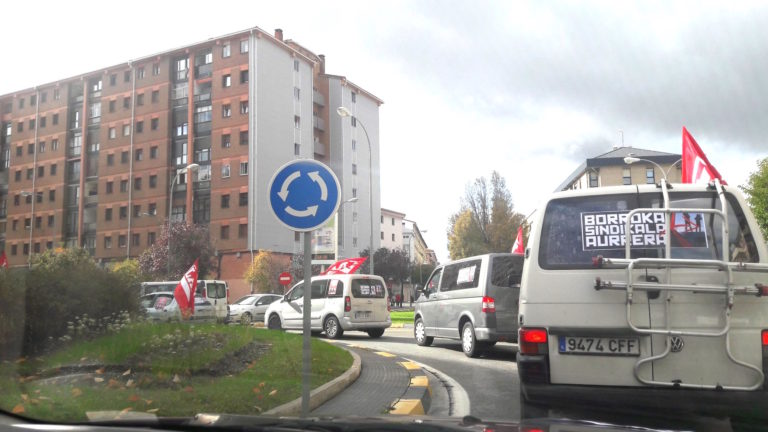 Nafarroako (in)Justizia Jauregia inguratu dugu, gure bi kideren aurkako kartzela zigorra salatzeko