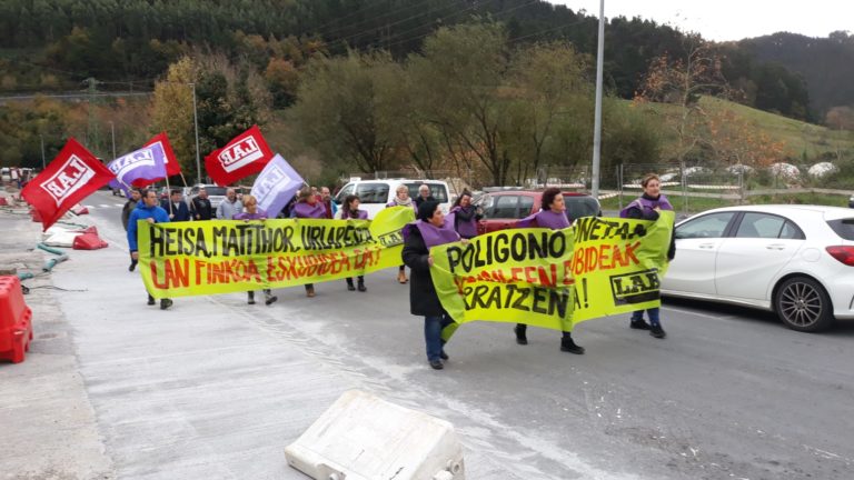 “Poligono honetan lan eskubideak urratzen dira”