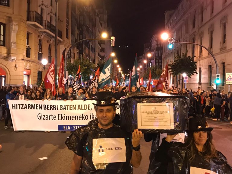 Lan Harremanen Kontseiluan abian jarritako prozedurak emaitzarik eman gabe jarraitzen du Gizarte Ekimeneko ikastetxeetako gatazkan