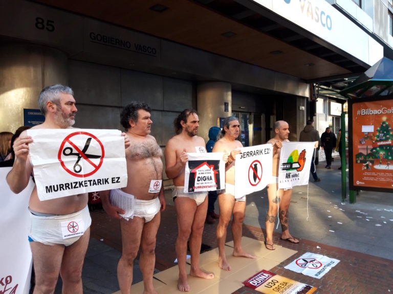 EAEko aurrekontuek biluzik uzten gaituztela salatu dugu