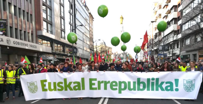 Jendetza batu da Bilboko kaleetan, Euskal Errepublikaren alde