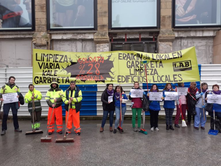 Soldata arrakala salatu dute Gipuzkoako Eraikin eta Lokalen garbiketako langileek
