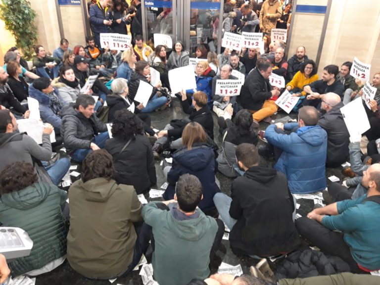 Jaurlaritzaren Bilboko egoitza okupatu dugu, langileok lanetik etxera bizirik itzultzeko eskubidea dugula aldarrikatzeko