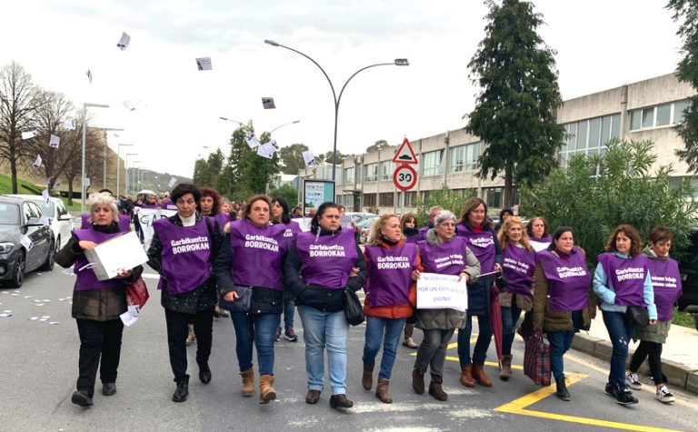 EHUk azpikontratatutako garbitzaileak eta Unibertsitateko aurredoktoreak aliantzak sortu eta Leioako campusean mobilizatu dira