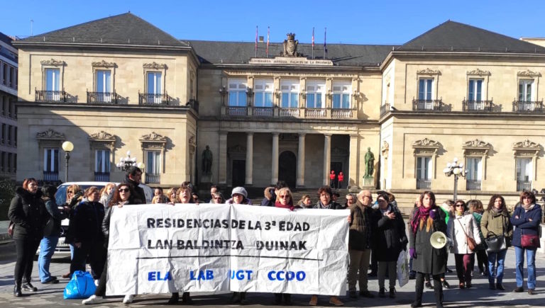 Lan baldintza duinak aldarrikatu ditugu Arabako helduen egoitzetako langileentzat