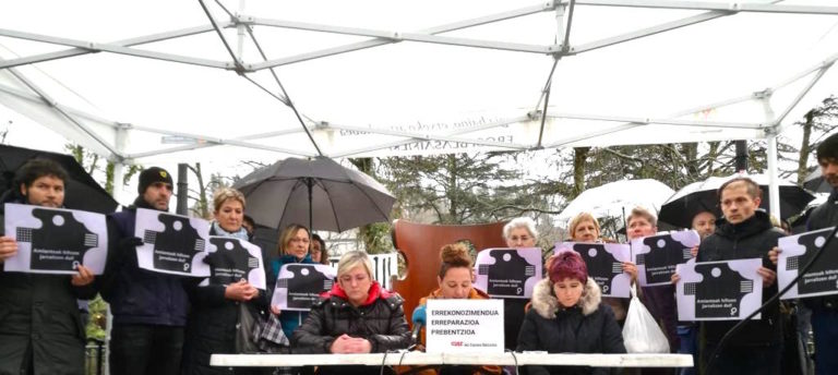 Amiantoak emakumezko aurpegia ere badu