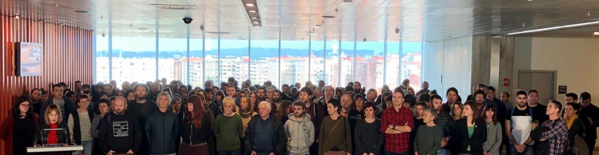 Representantes de los agentes sindicales y sociales que conformamos la Carta de Derechos Sociales de Euskal Herria, en la comparecencia realizada en diciembre en el BEC de Barakaldo.