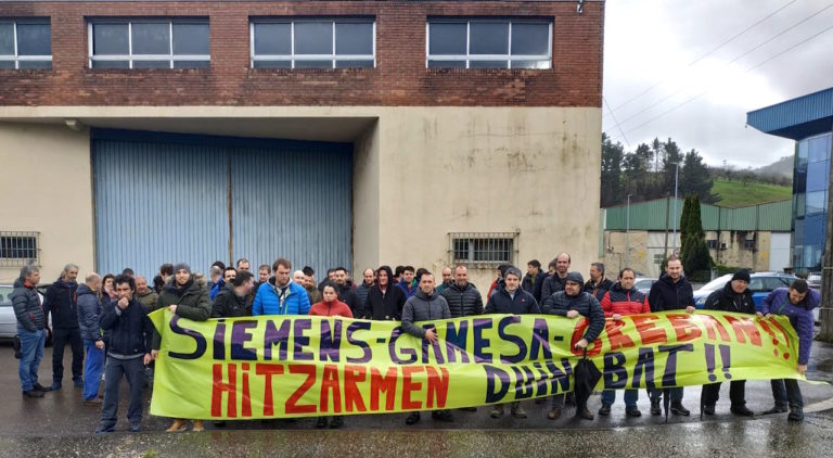 Asteasuko Siemens Gamesan txandaka lanean ari diren langileek lehen greba eguna dute gaur