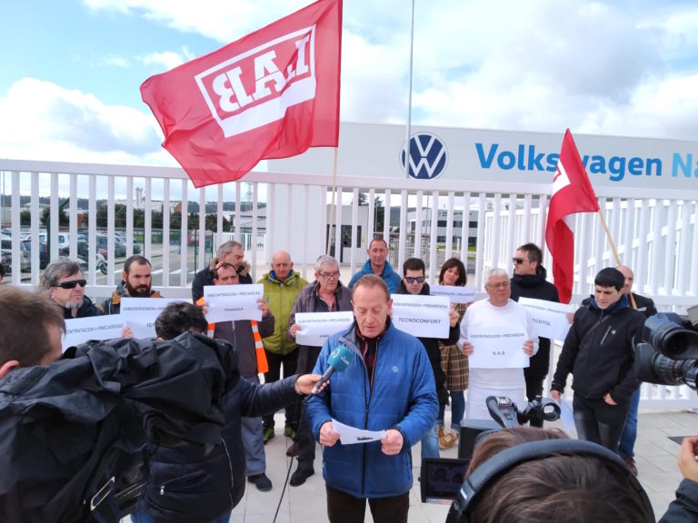 “Onartezina iruditzen zaigu VW Navarrak egoera konpondu nahi izatea 10.000 langile etxera bidalita”