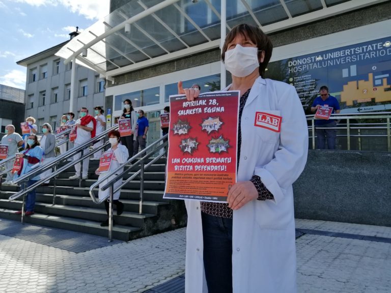 Osakidetzako langile guztiei PCR eta serologia testak  egitea eskatzen dugu