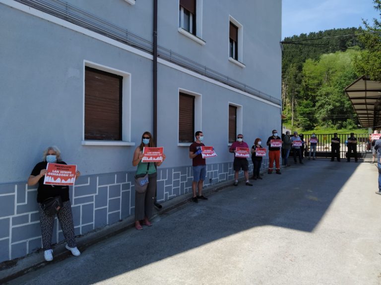 Lan heriotzen odolusteak Aiaraldea gogor kolpatu duela salatu dugu Laudion, hildako azken langilea gogoan