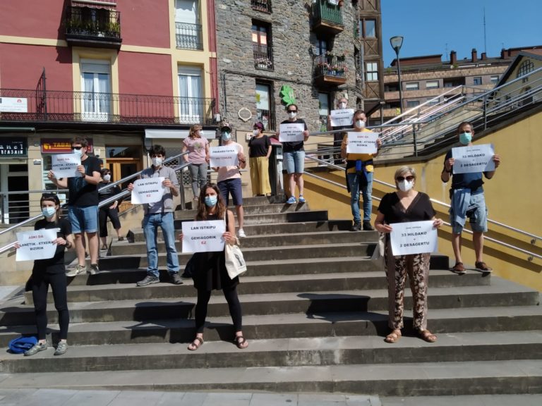 Lan heriotzen odolusteak ez duela etenik salatu dugu Beasainen eta Santurtzin