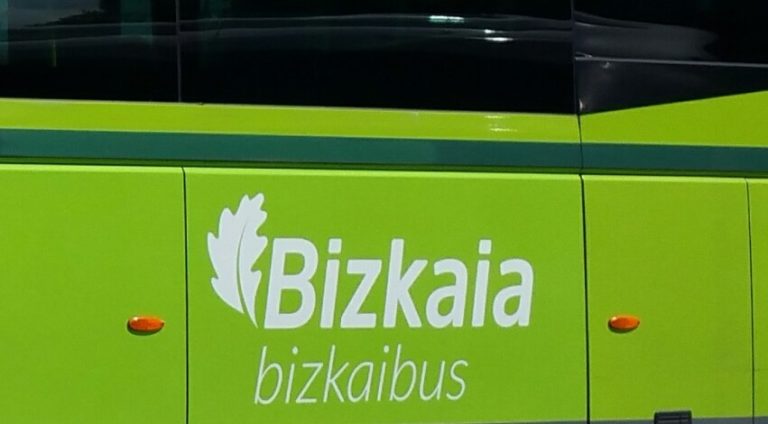 Exijitzen dugu Bizkaibuseko kabinetan eskuz ez ordaintzea