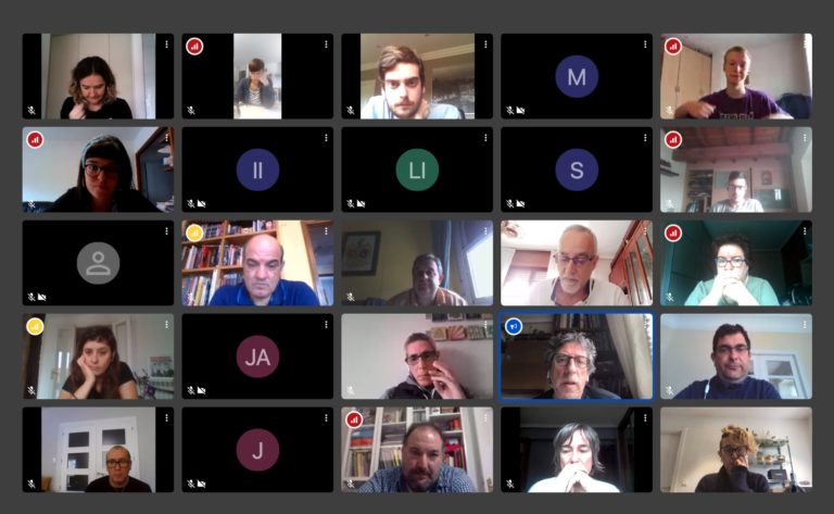 Jaurlaritzako Hezkuntza Sailak ikasketa presentzialetara itzulera ikastetxe bakoitzaren ardurapean uzteko erabakia are arduragabeagoa litzatekeela salatu dugu sindikatuok