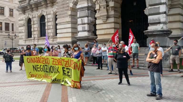 Ratioen inguruan hartutako konpromisoak bete ditzatela eskatu diegu alderdi politikoei