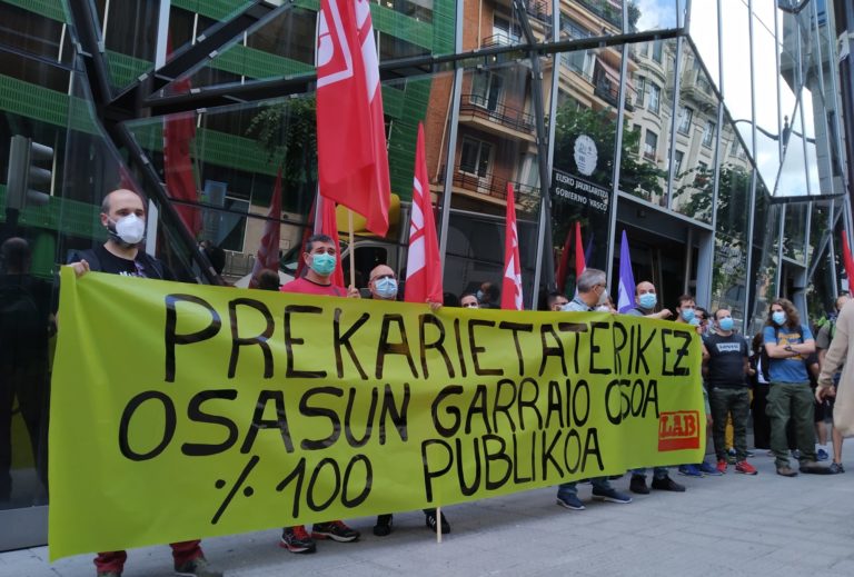 Mobilizazioa egin dugu Bilbon, Jaurlaritzaren Osasun Sailaren aurrean, anbulantzia zerbitzuaren publifikazioa eskatzeko