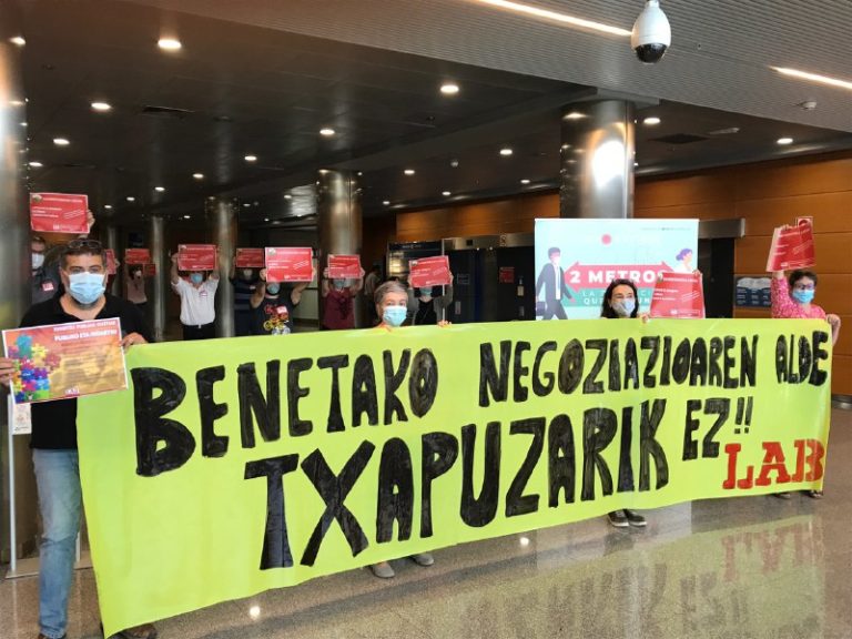 Bere langileen egoera ez dela harrotzeko modukoa gogoratu diogu Eusko Jaurlaritzari Lakuan
