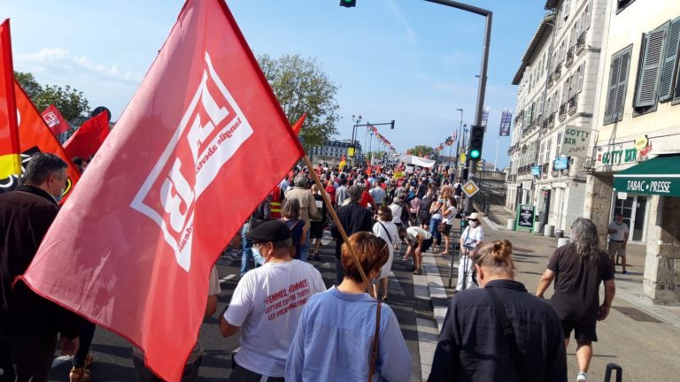 Zerbitzu publikoen eta erretreta, soldata eta lan baldintza duinen defentsan Baionan