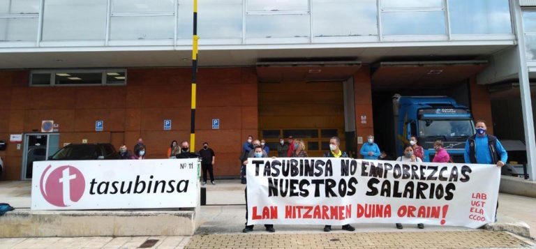 Tasubinsako enpresa batzordeak elkarretaratzea egin du plantilla pobretzea eragotziko lukeen hitzarmen duina eskatzeko