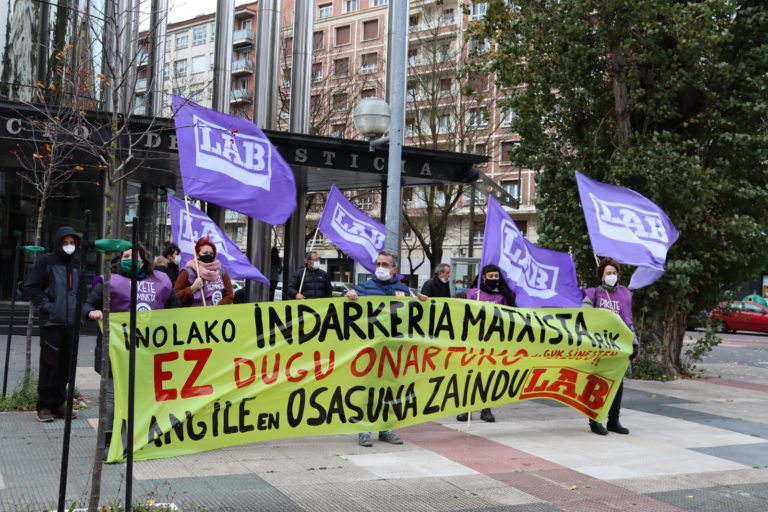 Gasteizko Udaleko Ataria zentroko emakume langile batek jasandako jazarpena salatu dugu epaitegian