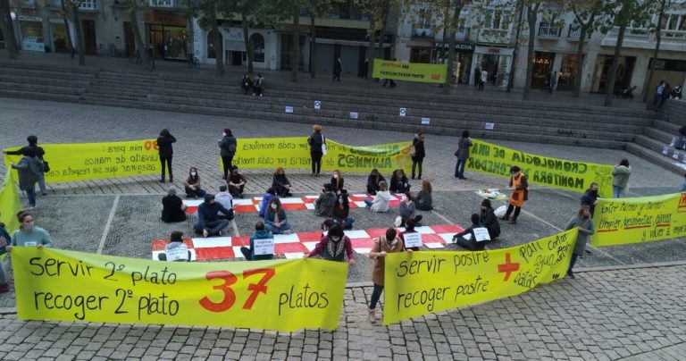 Eskola-jangeletako zerbitzuaren alde mobilizatu gara Gasteizen