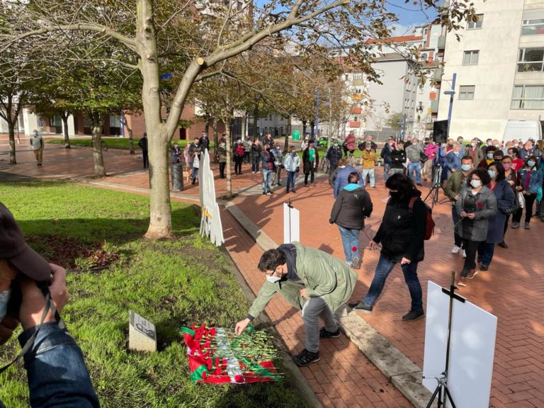 Santi Brouard eta Josu Muguruza gogoan izan ditugu