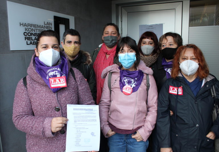 Las y los trabajadores de las residencias de mayores de Gipuzkoa reiteran en el CRL su apuesta por la negociación del convenio