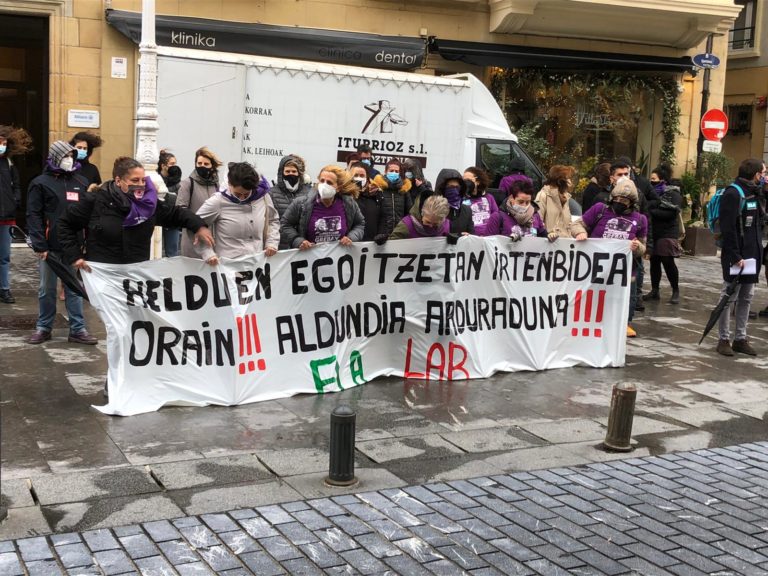 Gipuzkoako hainbat herritan mobilizatu gara, helduen egoitzetako langileen eta egoiliarren eskubideen defentsan