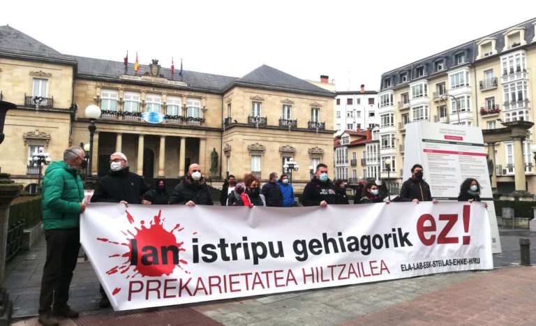 Lan heriotzen odolustea salatu dugu Arabako Foru Aldundiaren aurrean