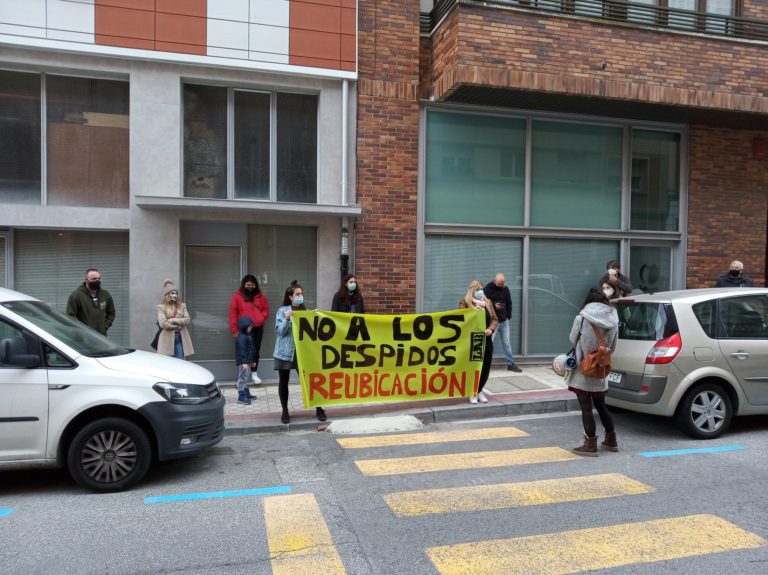 Salatu dugu Asociación Navarra Sin Fronteras enpresako zuzendaritzak xantaia egiten diela Gazolazko EREaren negoziazioan langileei eta Batzordeari