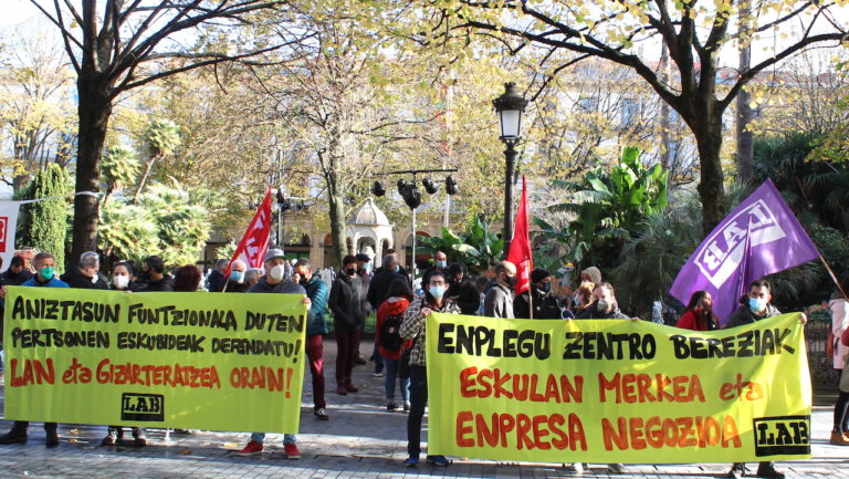 Neurriak exijitu dizkiegu administrazioei aniztasun funtzionala duten langileen eskubideak bermatzeko