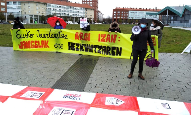 Las empresas de comedores escolares de la CAV no están sustituyendo a las trabajadoras en situación de baja médica a causa del COVID-19