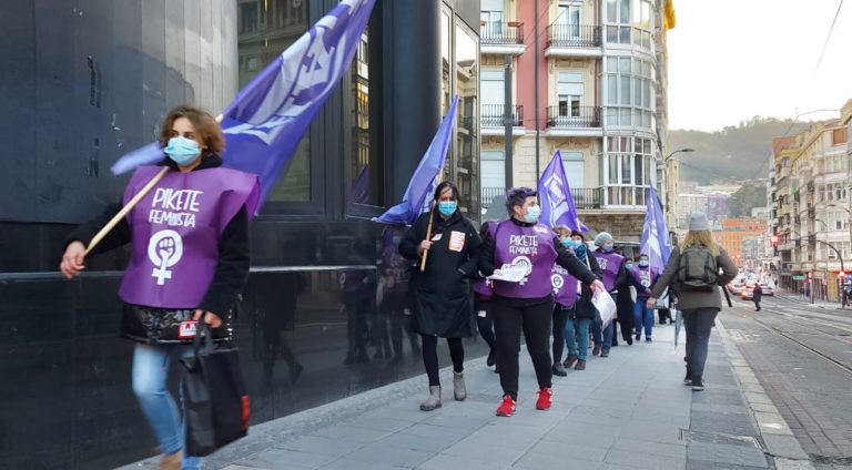 Zaintza arloaren funtsezko eginkizuna aldarrikatu du Pikete Feministak, greba eguneko mobilizazio nagusien atarian