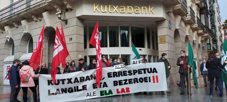 Nos hemos movilizado en Bilbo en contra de las intenciones de la dirección de Kutxabank