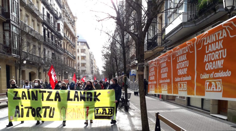 Hemos reivindicado en Gasteiz, Bilbo y Donostia el reconocimiento político, económico y social de las labores de cuidados